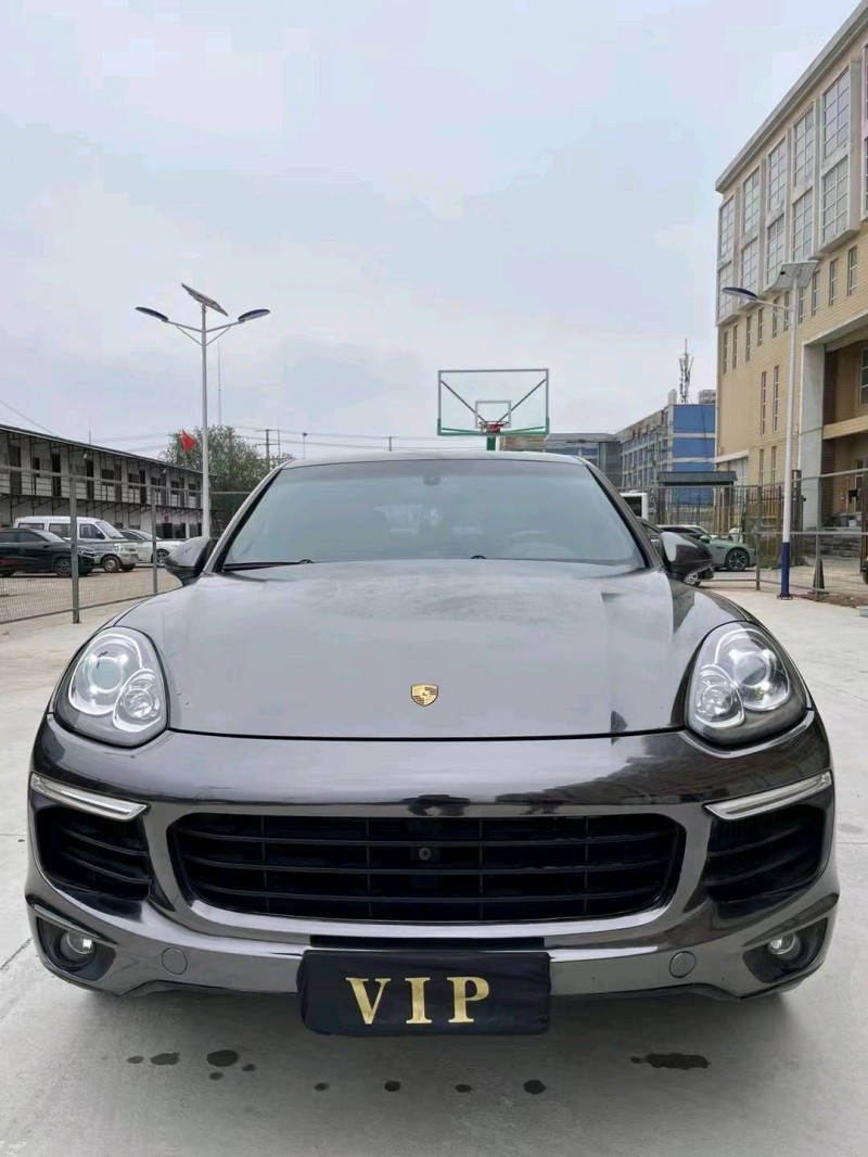 武汉17年保时捷卡宴1