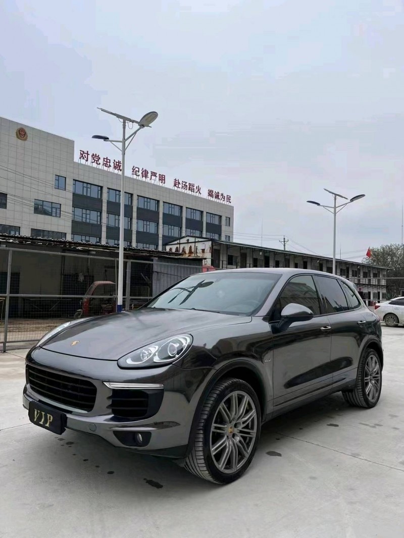 武汉17年保时捷卡宴2