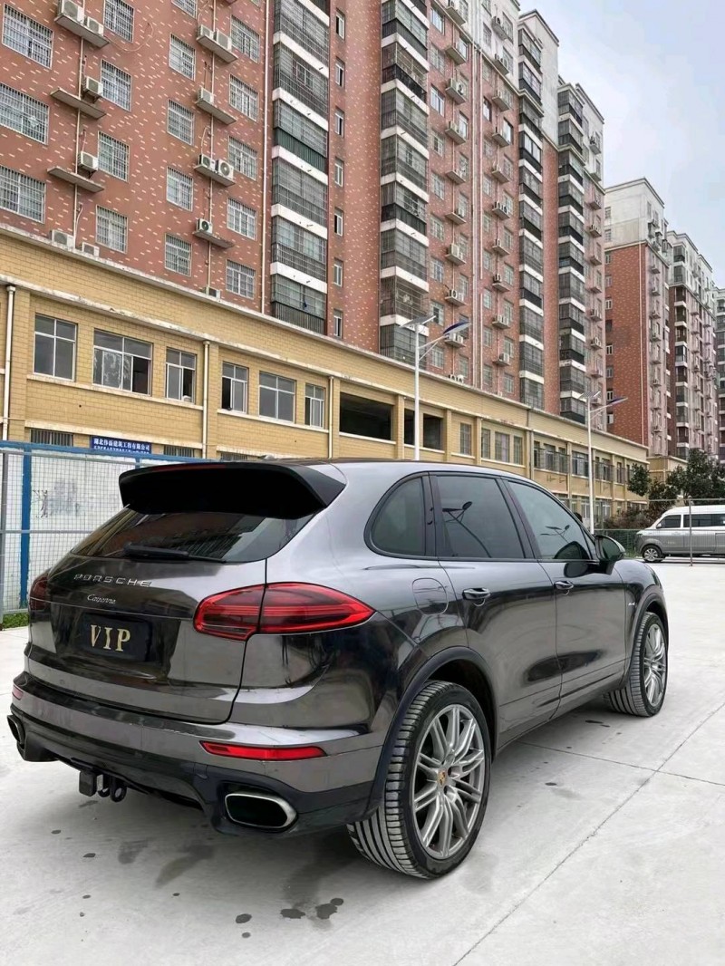 武汉17年保时捷卡宴6