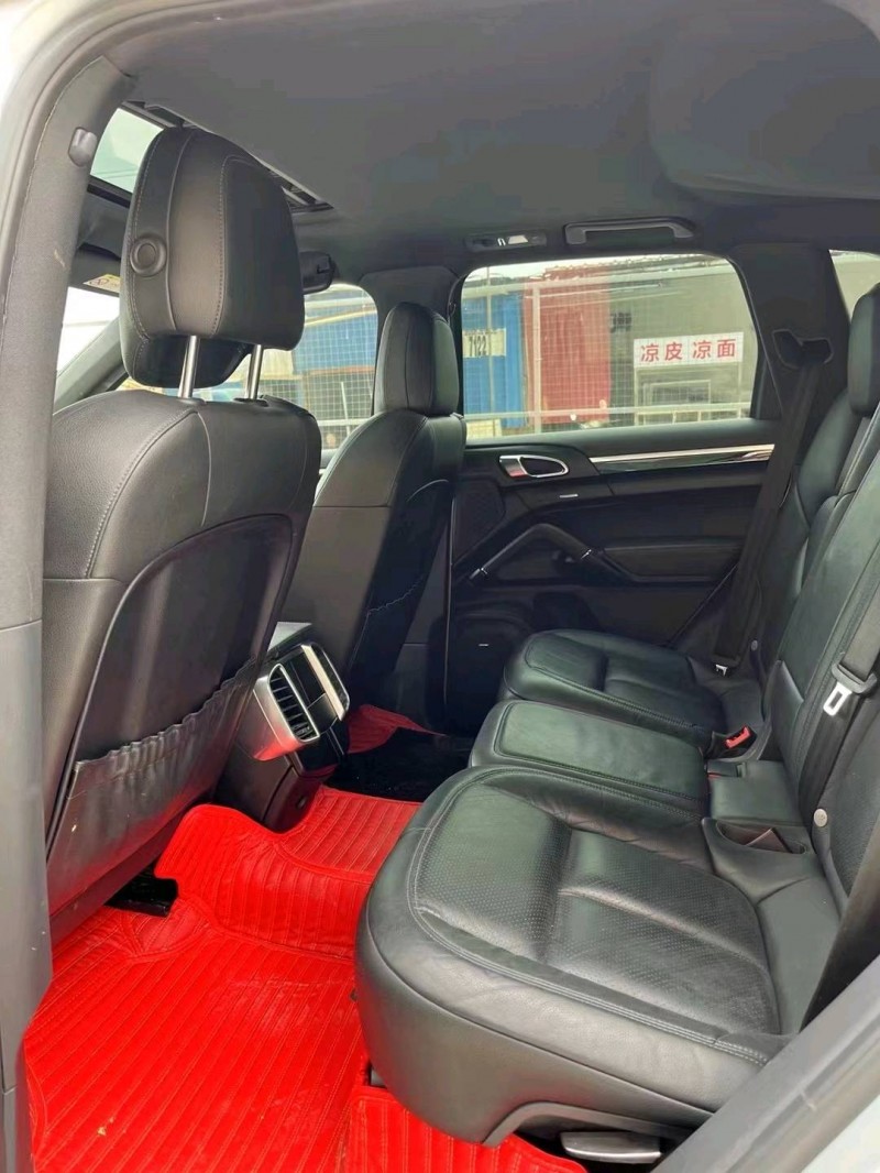 武汉17年保时捷卡宴8