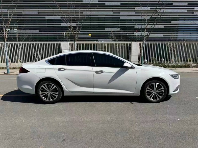 济宁17年别克君威3