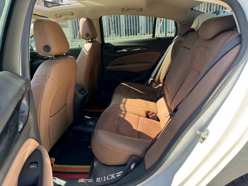 济宁17年别克君威4