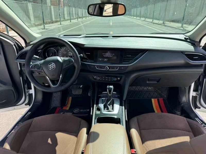 济宁17年别克君威5