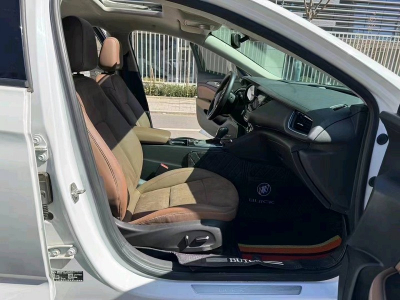 济宁17年别克君威6