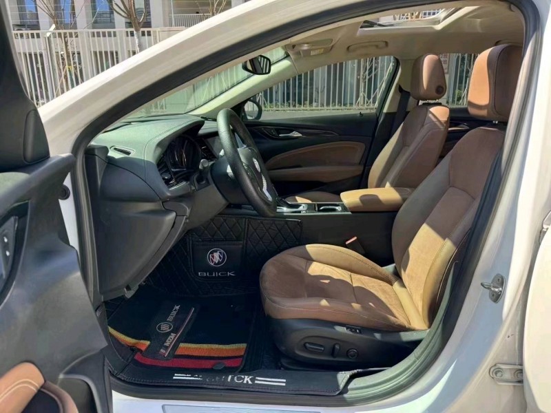 济宁17年别克君威7