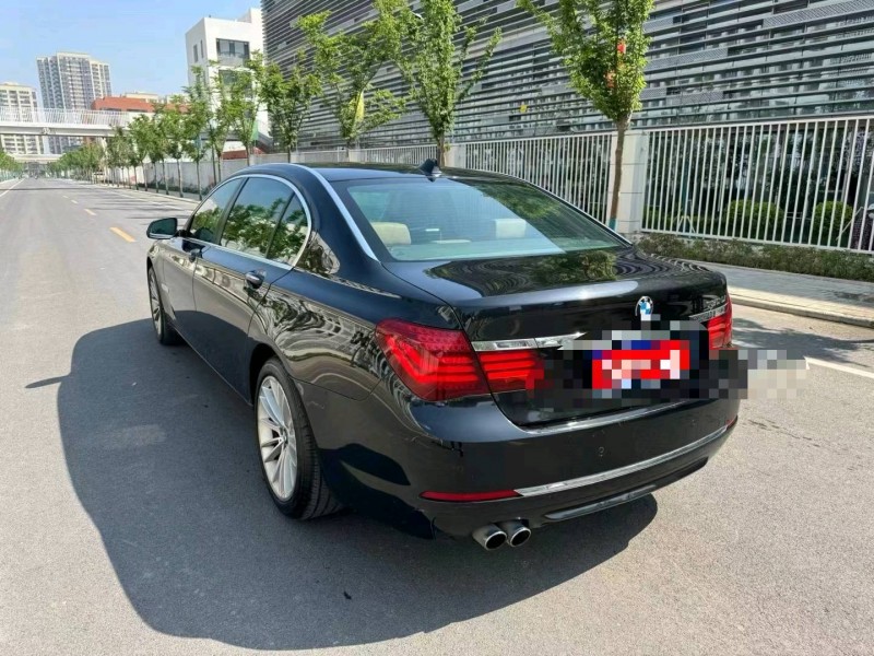 济宁15年宝马7系8