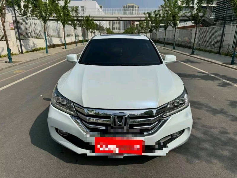 济宁14年本田雅阁1