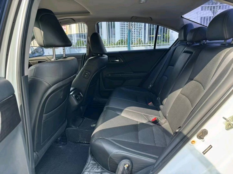 济宁14年本田雅阁5