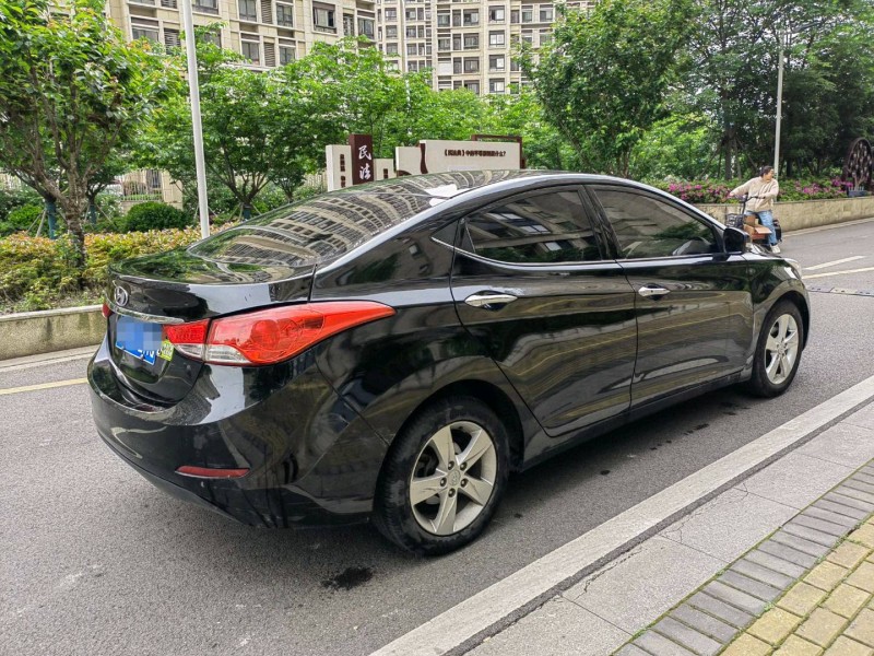 苏州14年现代朗动8