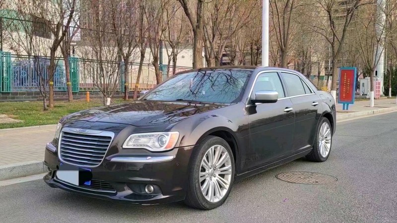 邢台13年克莱斯勒300C2