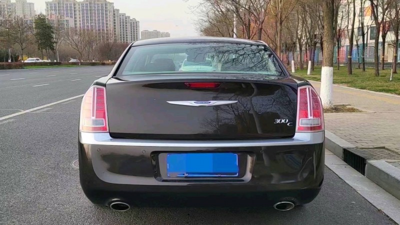 邢台13年克莱斯勒300C4