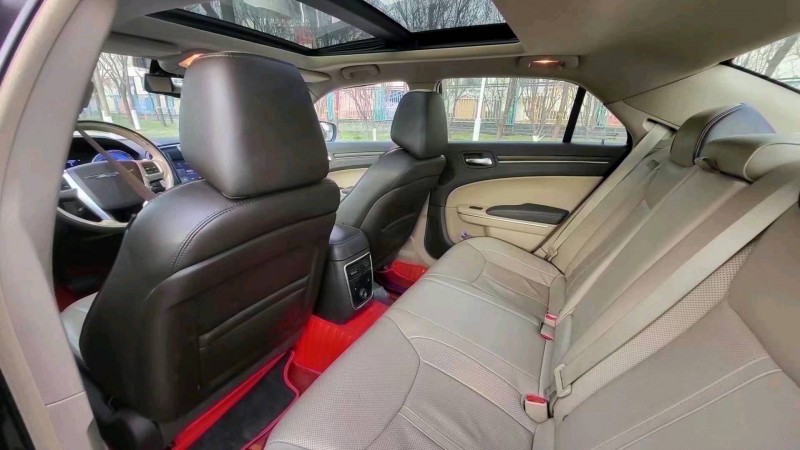 邢台13年克莱斯勒300C6