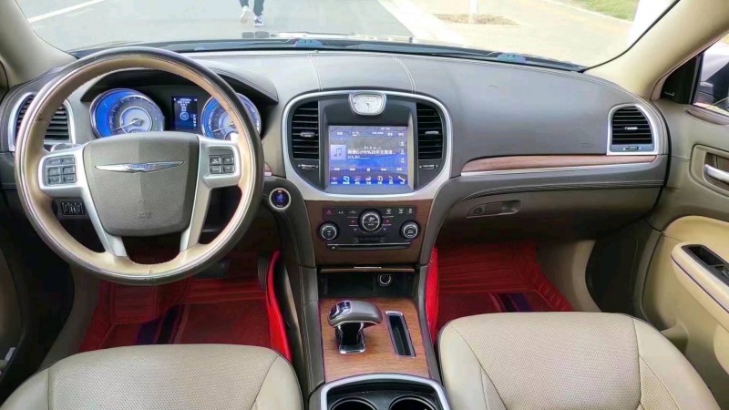 邢台13年克莱斯勒300C8