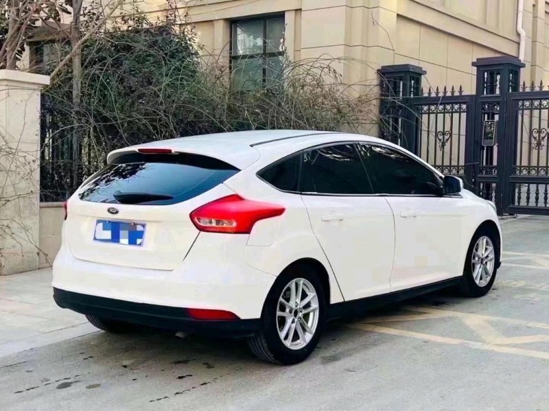 东营16年福特福克斯5