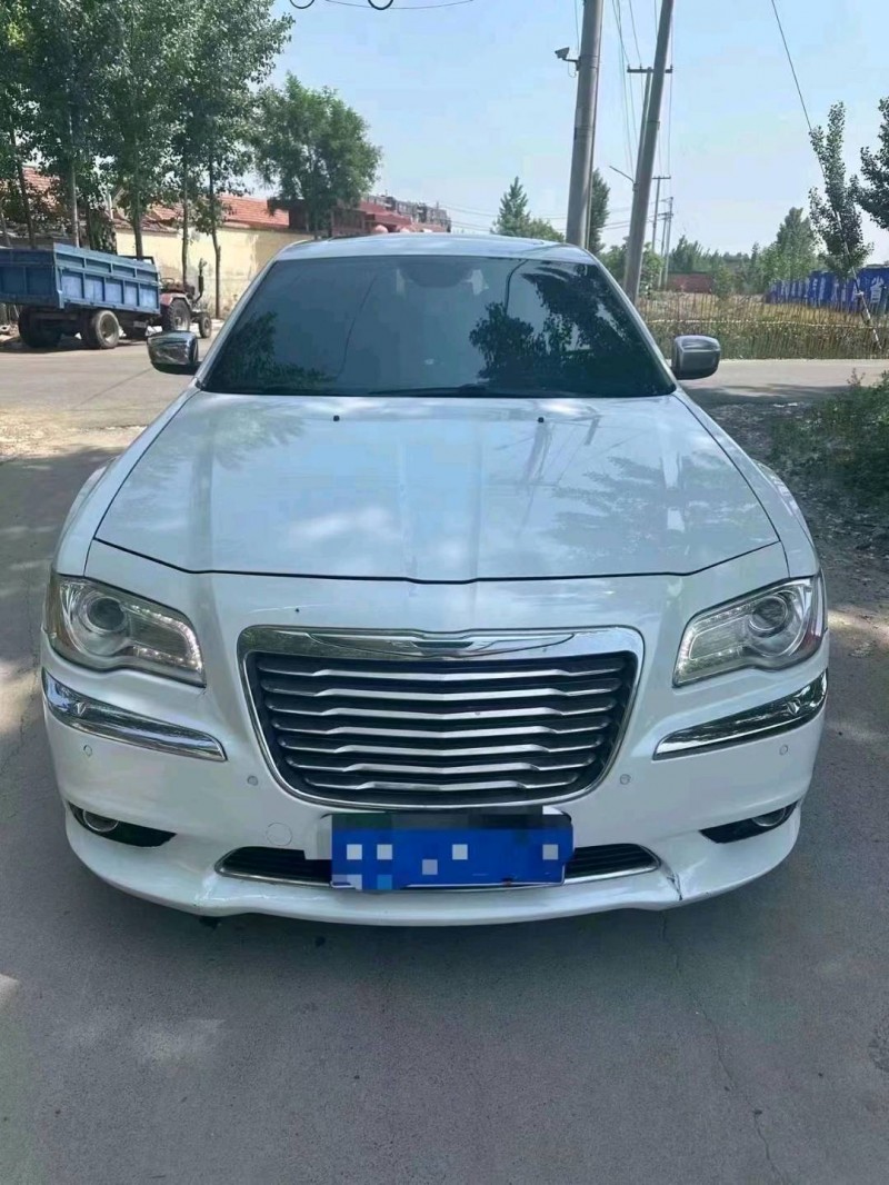东营14年克莱斯勒300C1