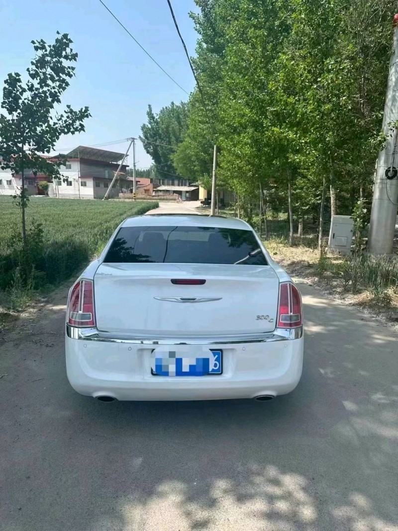 东营14年克莱斯勒300C2