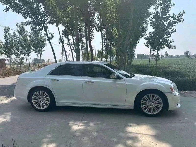 东营14年克莱斯勒300C3