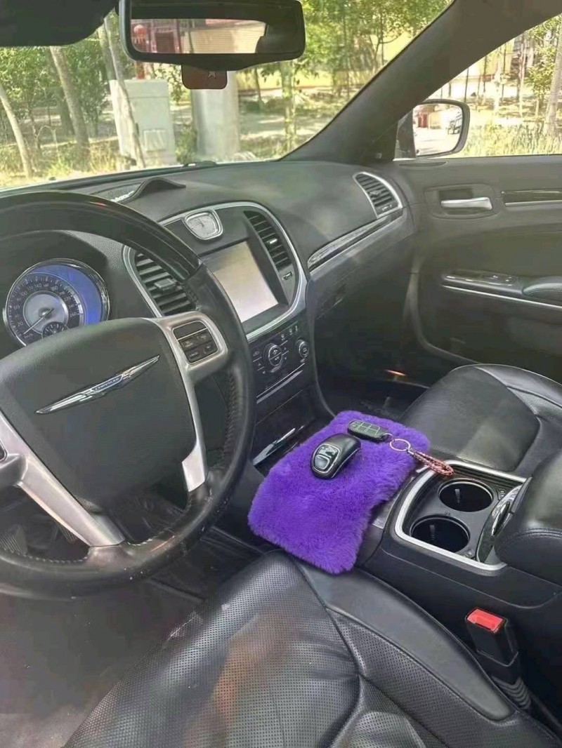 东营14年克莱斯勒300C4