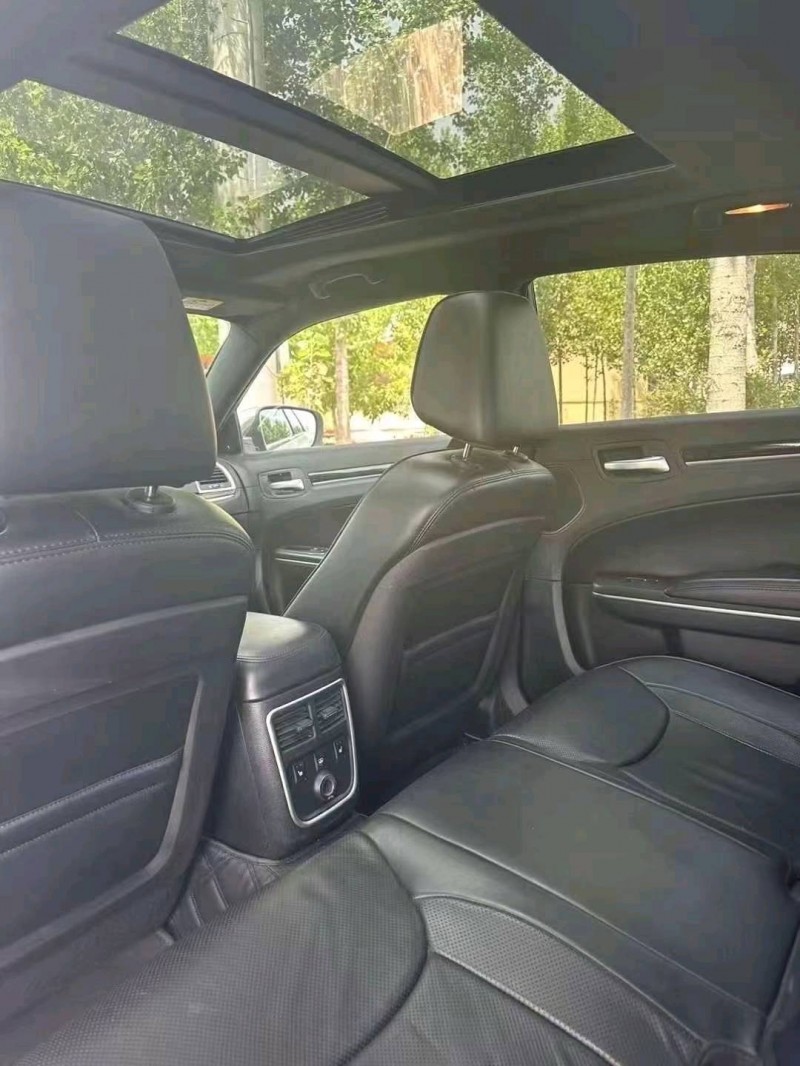 东营14年克莱斯勒300C5