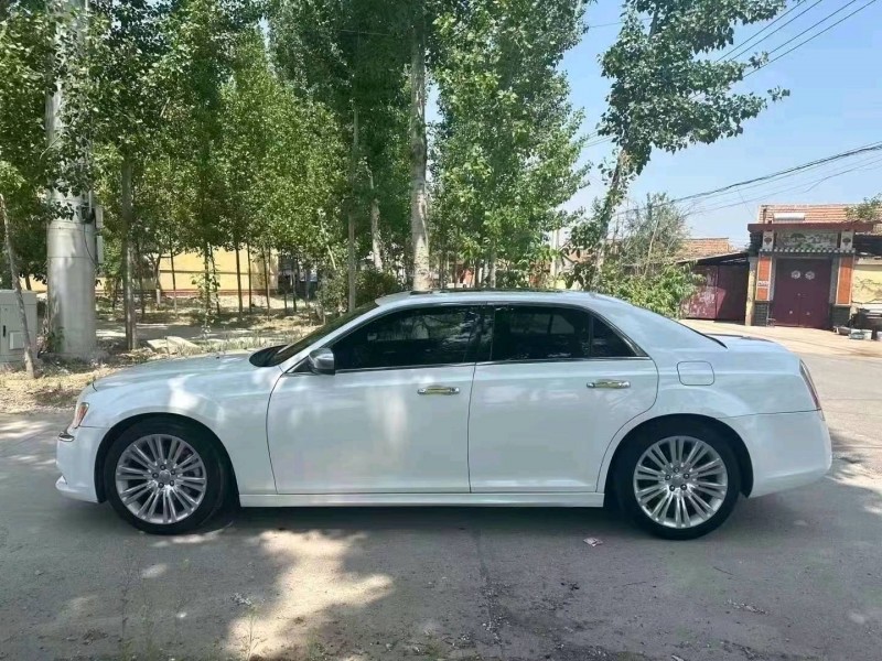 东营14年克莱斯勒300C6