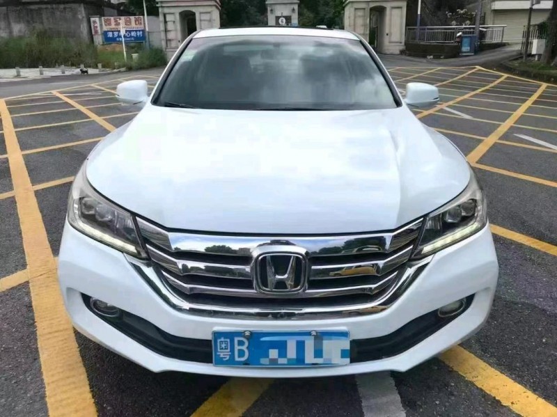 汕头14年本田雅阁1