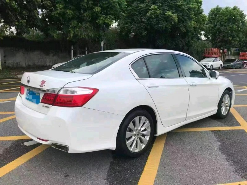 汕头14年本田雅阁4