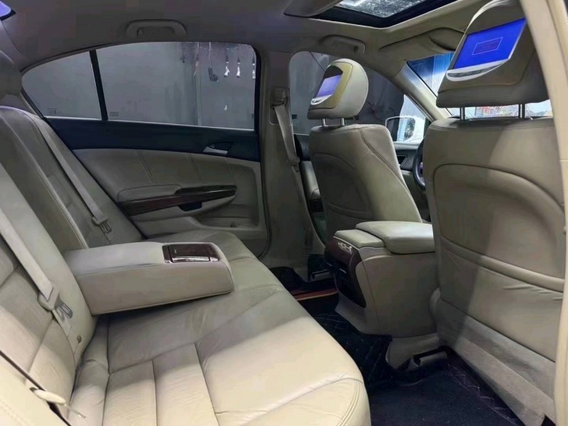 济宁12年本田雅阁5