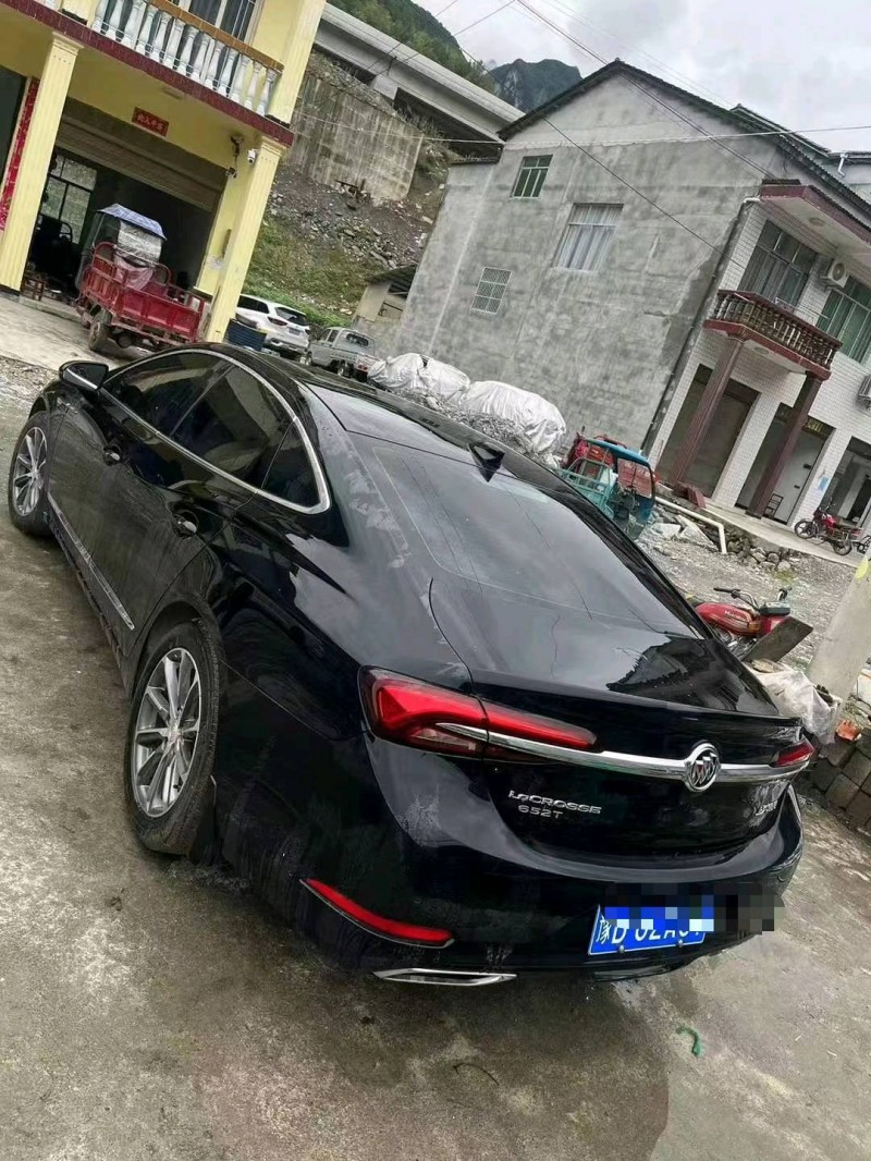 重庆21年别克君越5