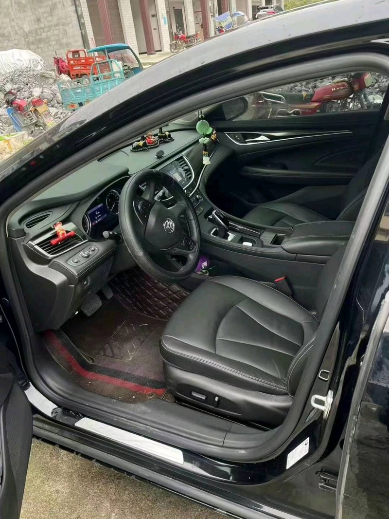 重庆21年别克君越6