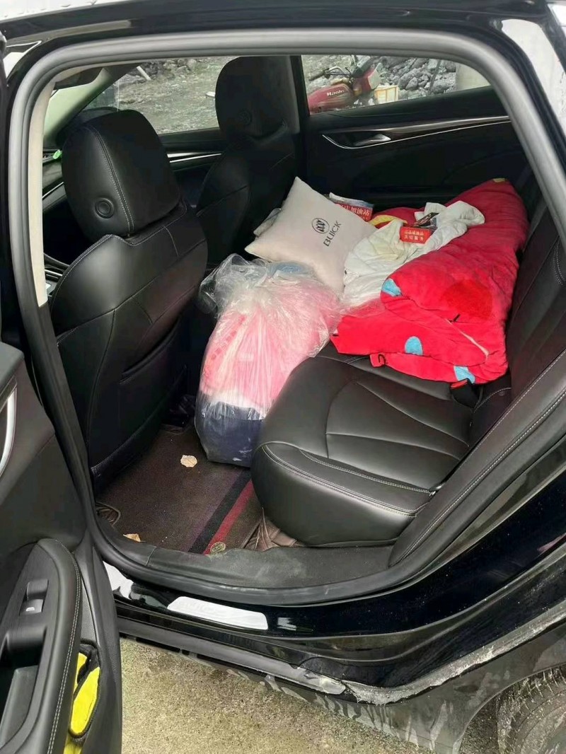 重庆21年别克君越7