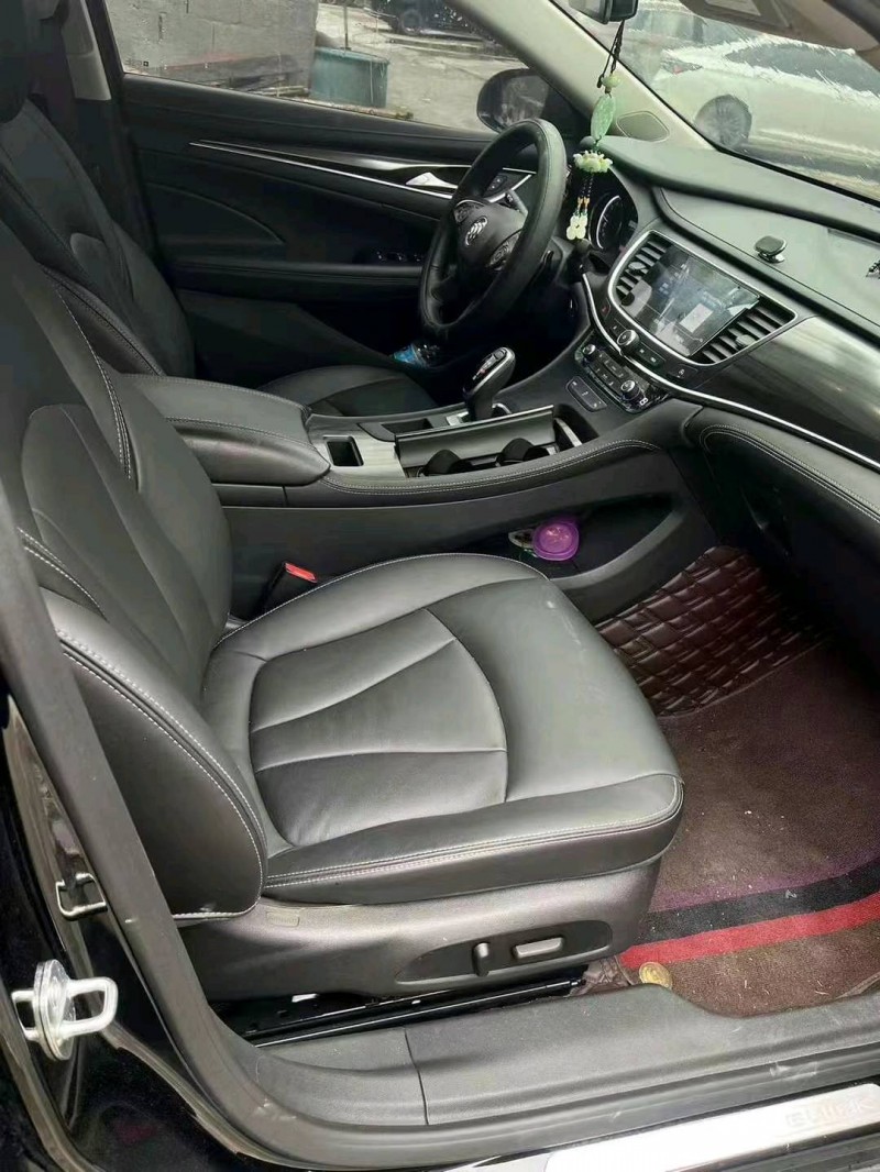 重庆21年别克君越8