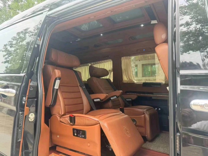 保定14年奔驰威霆8