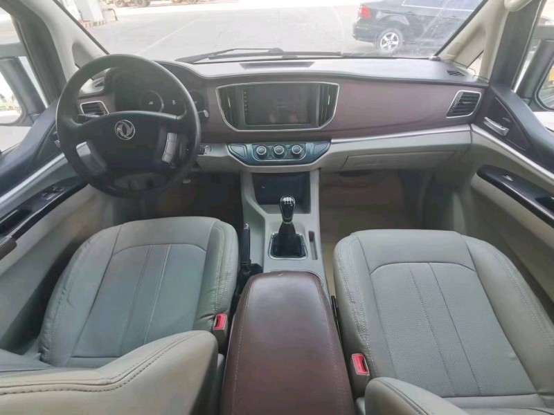 保定17年东风菱智7