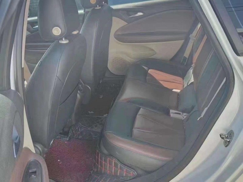 青岛17年别克威朗5