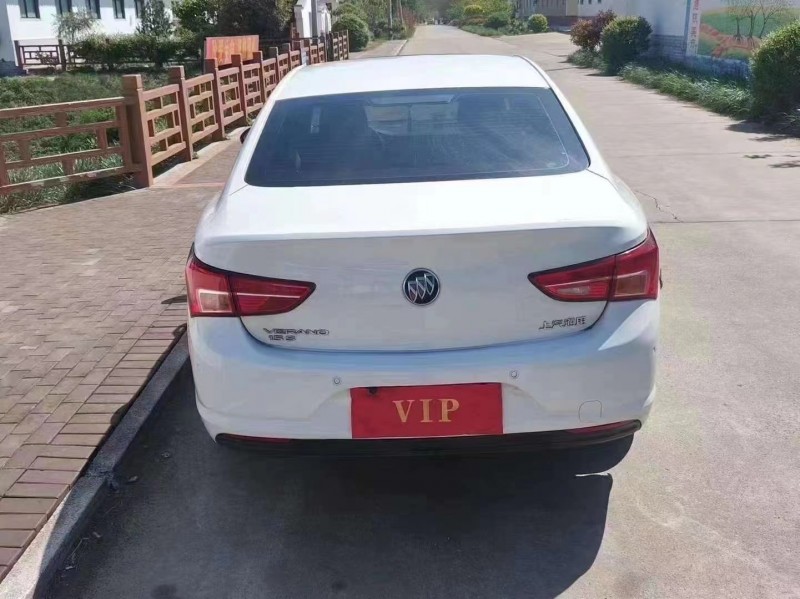 青岛17年别克威朗7