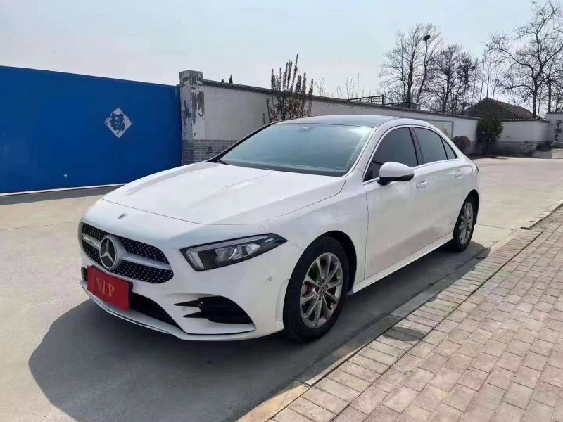 青岛21年奔驰A2