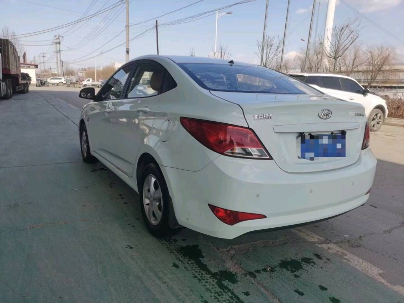 保定18年现代瑞纳4