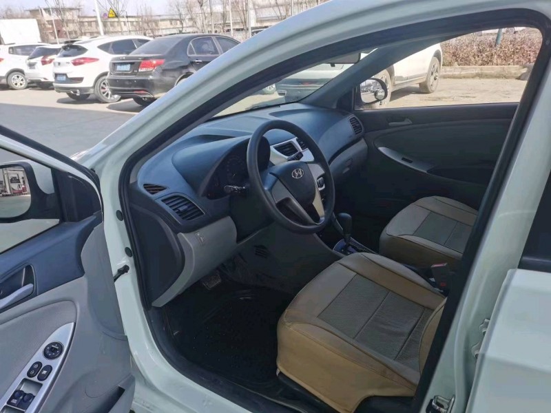 保定18年现代瑞纳6