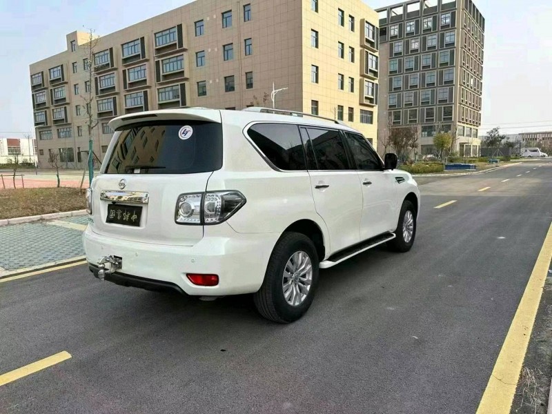 徐州18年日产途乐8