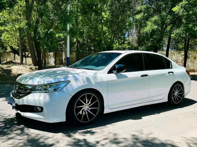 济南16年本田雅阁2