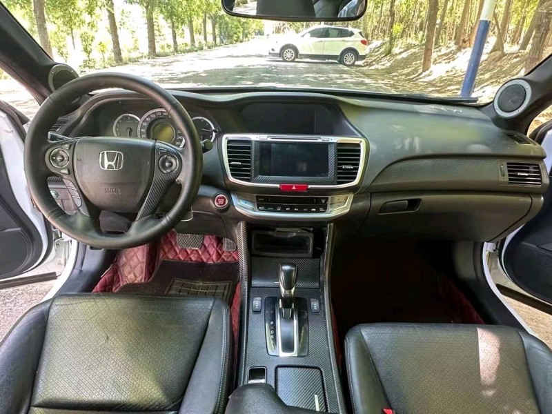 济南16年本田雅阁8