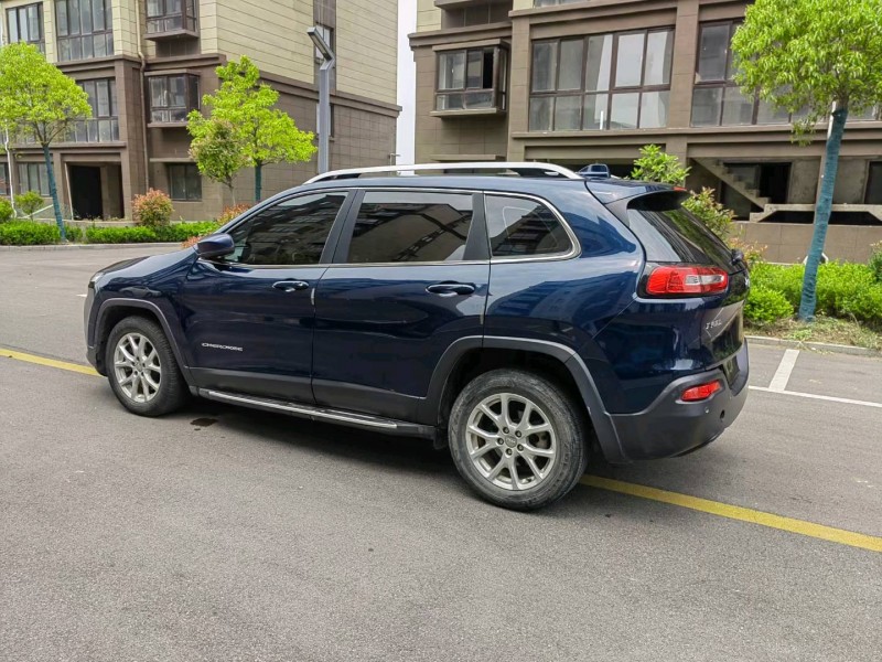 徐州17年Jeep自由光8