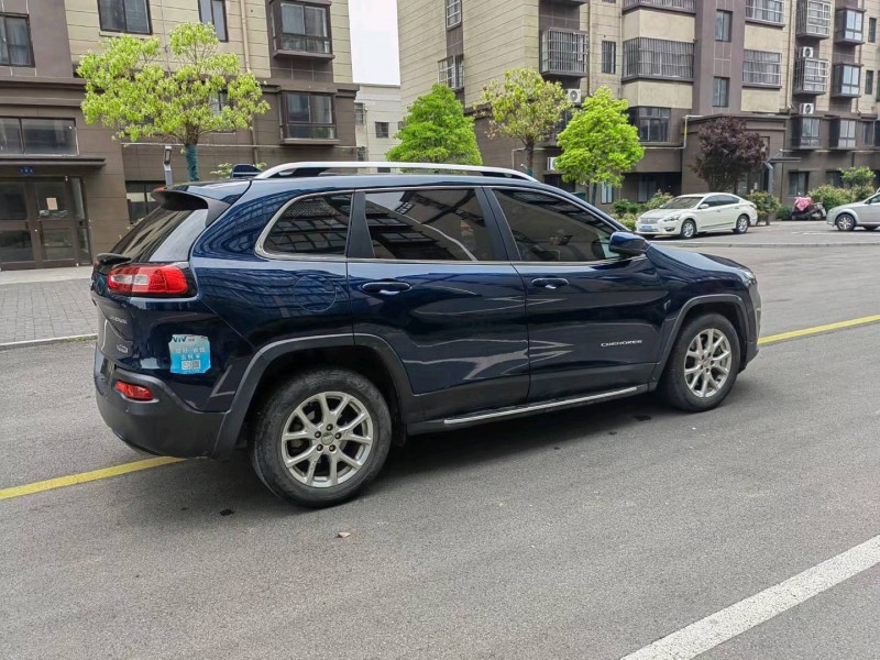 徐州17年Jeep自由光9