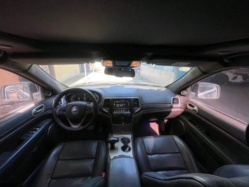 枣庄17年Jeep大切诺基3