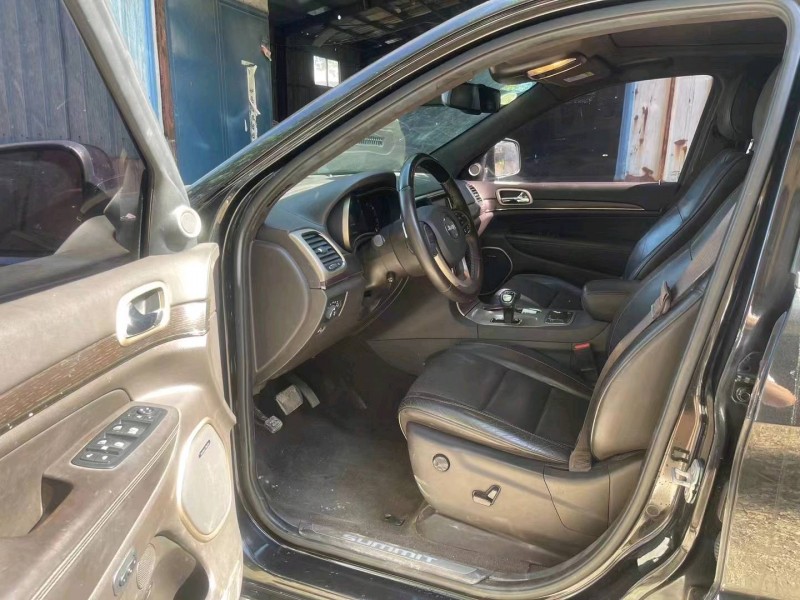 枣庄17年Jeep大切诺基4