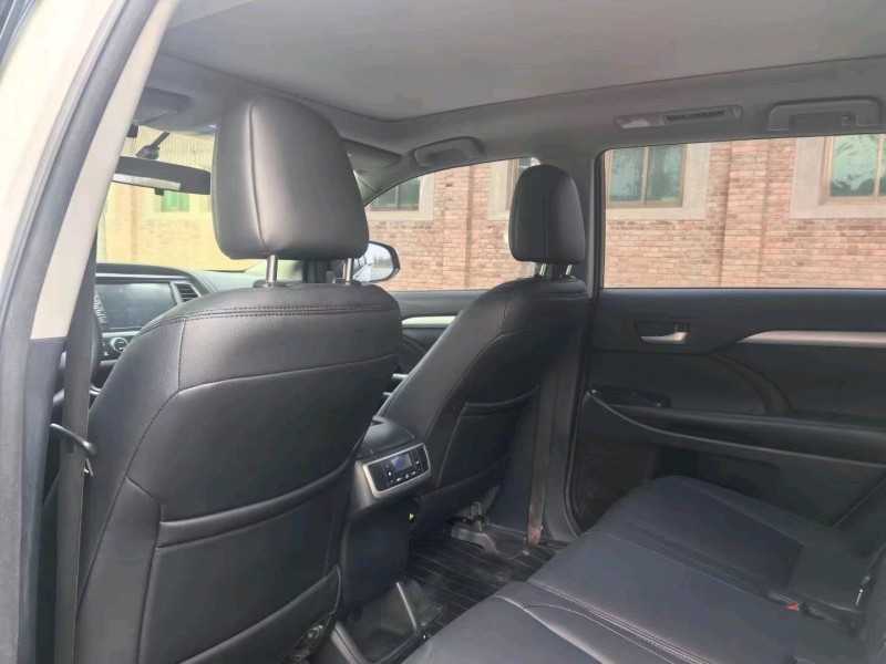 保定17年丰田汉兰达7