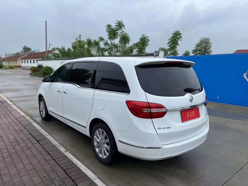 青岛18年别克GL84