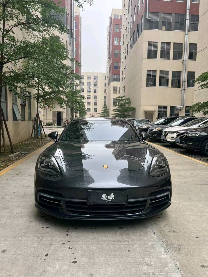 佛山19年保时捷帕拉梅拉1