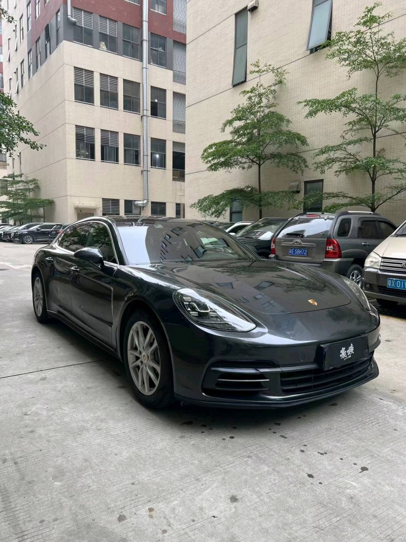佛山19年保时捷帕拉梅拉2