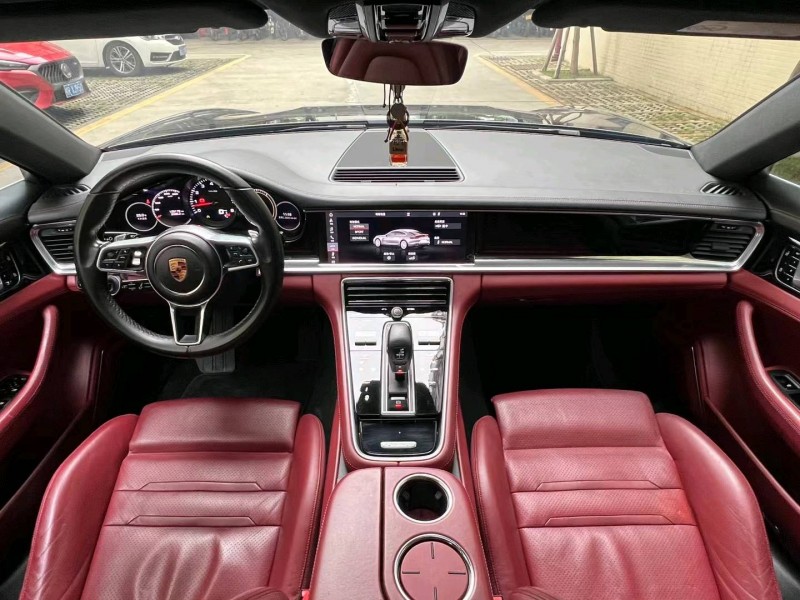 佛山19年保时捷帕拉梅拉8